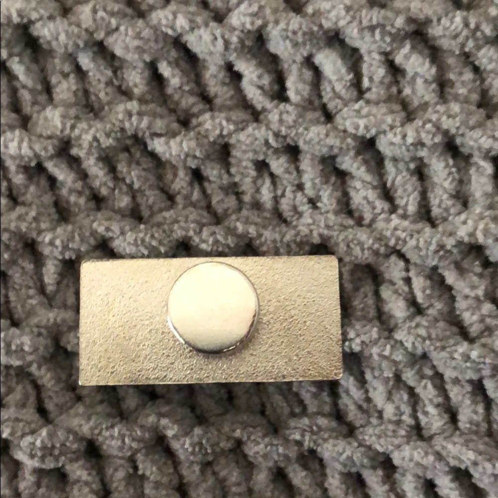 Barney Newyork Magnetic pin - Picture 2 of 4